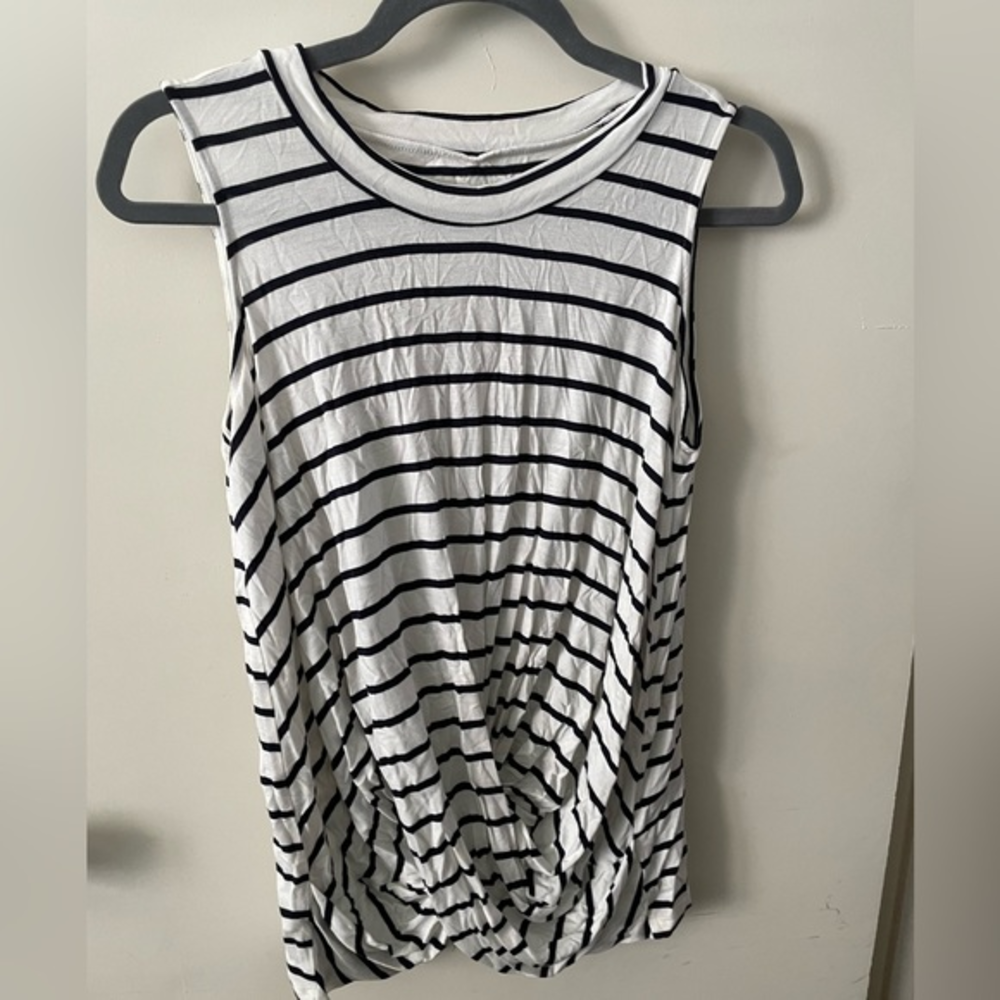 Sleeveless Blouse‎